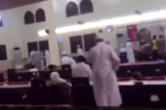 فيديو: إمام مسجد يتوفى صائمًا في المحراب عقب الانتهاء من صلاة الفجر بمكة فيديو: إمام مسجد يتوفى صائمًا في المحراب عقب الانتهاء من صلاة الفجر بمكة