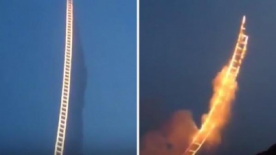 شاهد: سلم ناري يشق طريقه نحو سماء الصين في مشهد إبداعي