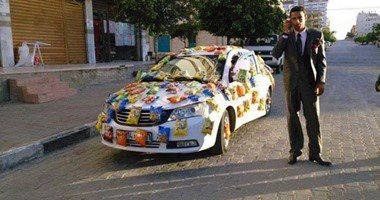 صور: عريس فلسطيني يحتفل على طريقته الخاصة