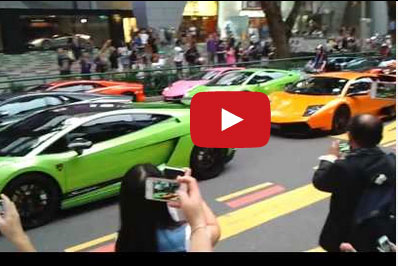 شاهد.. شارع مكتظ بسيارات اللامبرغيني "فقط"