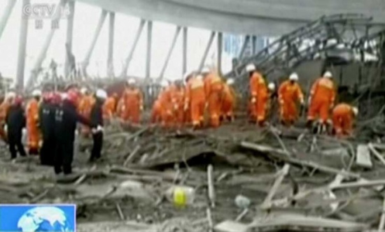 مقتل أكثر من 40 شخصا في حادث انهيار منصة بناء في وسط الصين