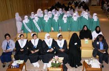 تخريج دورة دبلوم التمريض والمهن الطبية المساعدة في "الخدمات الطبية"