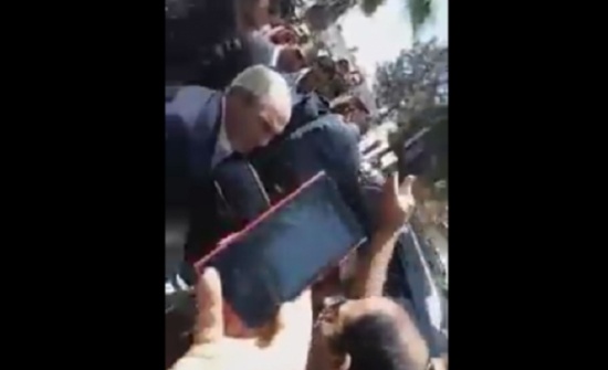بالفيديو / مواطن للملقي بعد صلاة الجمعة : " الناس بتوكل من الحاويات " بالفيديو / مواطن للملقي بعد صلاة الجمعة : " الناس بتوكل من الحاويات "