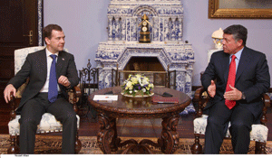 الملك يجري مباحثات في موسكو مع الرئيس ميدفيدف ورئيس الوزراء بوتين ( صور ) 