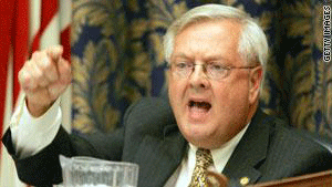 نائب أمريكي سابق بطرابلس لإقناع القذافي بالتنحي