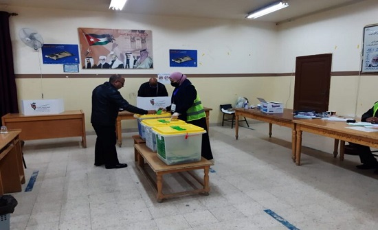 فريق “المحامين” للرقابة على الانتخابات يرصد 30 ملاحظة منذ بدء عملية الاقتراع