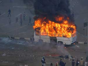 قتيلان و18 جريحاً أثناء تفريق الجيش المصري لتظاهرات في "جمعة المحاكمة"