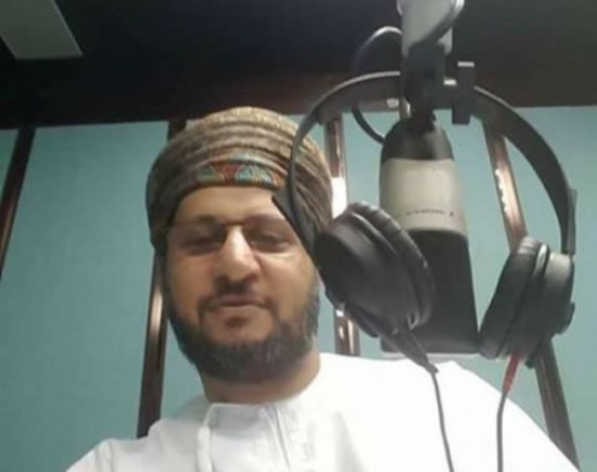 هذا ما جرى مع مذيع عُماني تحدّث عن تجارة الجنس في السلطنة