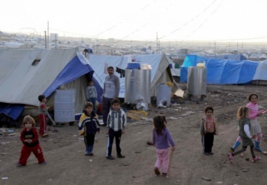 لبنان تطالب بمخيمات للسوريين في بلدهم