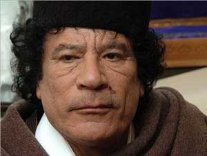 القذافي يوافق على المبادرة الإفريقية لحل الأزمة الليبية.. والمعارضة تصر على تنحيه