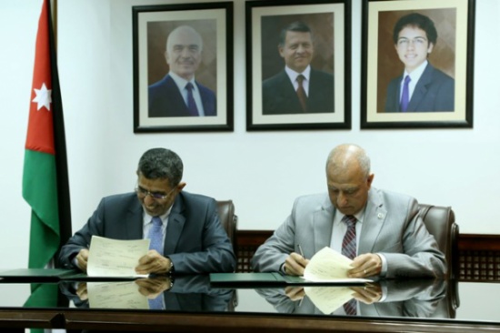 الطراونة: الأردن نجح في استثماره للموارد البشرية والتعليم عوضا عن نجاحات حققتها دول شقيقة في مواردها الطبيعية الطراونة: الأردن نجح في استثماره للموارد البشرية والتعليم عوضا عن نجاحات حققتها دول شقيقة في مواردها الطبيعية