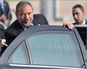 ليبرمان يعارض التهدئة بغزة 