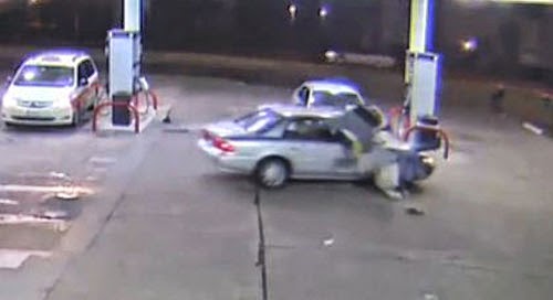 غضبت فصدمت رجلين بسيارتها ثمّ فرّت