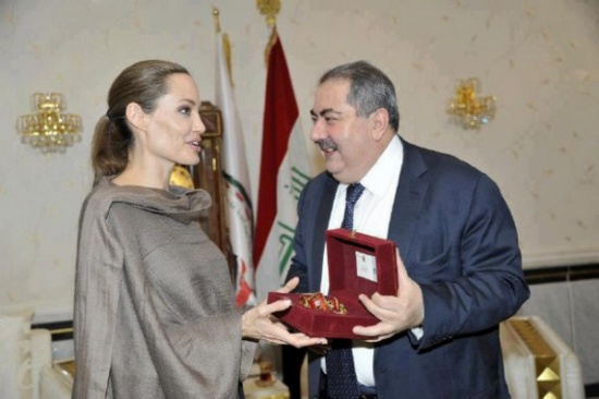 آنجيلينا جولي مستعدة لزيارة العراق "الآن" آنجيلينا جولي مستعدة لزيارة العراق "الآن"