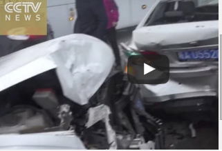 شاهد.. الضباب يتسبب فى اصطدام 48 سيارة بحادث واحد