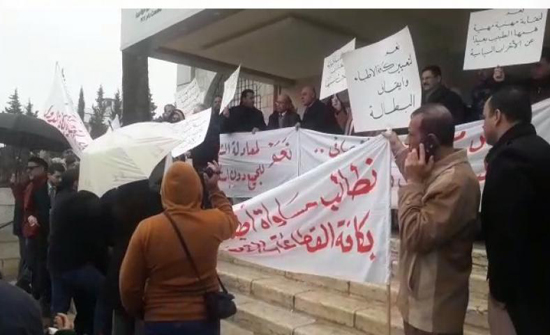 اجبار اطباء على الانسحاب من اعتصام امام "النقابات"