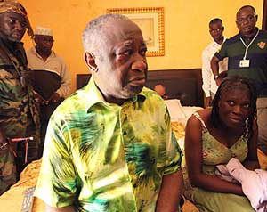 وتارا يطلب محاكمة غباغبو وصحف بريطانيا ترحب باعتقاله