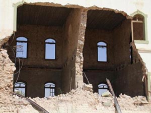 انهيار جزء بسيط من مبنى قيد الإنشاء في وادي الرمم