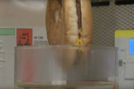 بالفيديو .. هذا الاختبار على 'التشيزبرجر' سيصدم الملايين!!