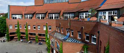 إصابة 8 اشخاص في انهيار سقف بجامعة كاليفورنيا