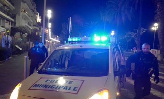 فرنسا: الشرطة تقتل بالرصاص رجلا هاجم أفرادها بسكين في منطقة لا كورنوف شمالي باريس