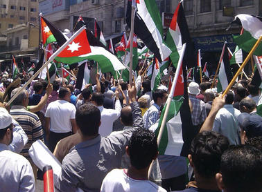 وقفة احتجاجية في عمان احتجاجاً على التعديلات الدستورية وقفة احتجاجية في عمان احتجاجاً على التعديلات الدستورية