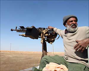 كتائب القذافي تواصل قصف مصراتة انتقاد فرنسي لدور الناتو بليبيا