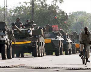 اشتباكات وإقامة جبرية لغباغبو 