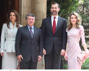 الملك والملكة يقيمان مأدبة غداء رسمية تكريما لولي العهد الإسباني وعقيلته  