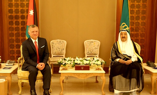 الملك وأمير دولة الكويت يبحثان سبل تنسيق التعاون لمواجهة كورونا