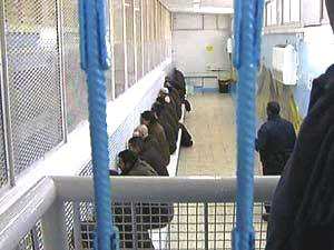 السلطات الإسرائيلية تبعد أسيراً فلسطينياً إلى ماليزيا