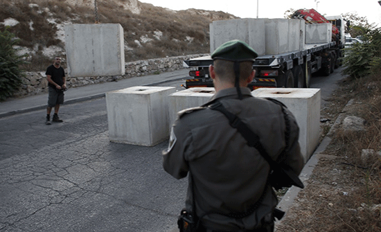 الاحتلال يفرض إغلاقًا شاملا على الضفة الغربية وغزة 3 أيام الاحتلال يفرض إغلاقًا شاملا على الضفة الغربية وغزة 3 أيام