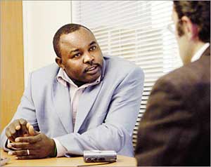 نور يدعو لحظر جوي على دارفور 