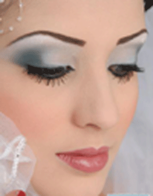 بعيدا عن الطلة الشاحبة  مكياجك بالألوان الرقيقة المبهجة