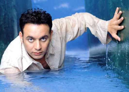 "مؤامرة" مصطفى قمر على فنانة!