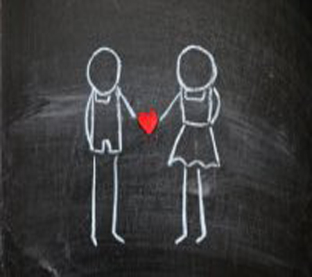 مبرمج يصمم لعبة فيديو ليطلب يد صديقته