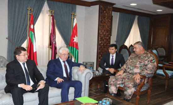 فريحات يستقبل وزير الصناعات الدفاعية والفضائية لجمهورية كازاخستان فريحات يستقبل وزير الصناعات الدفاعية والفضائية لجمهورية كازاخستان