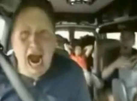 مقلب مضحك في رجل نائم
