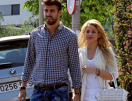غداء شاكيرا وبيكيه يخطف الانظار في برشلونة! غداء شاكيرا وبيكيه يخطف الانظار في برشلونة!