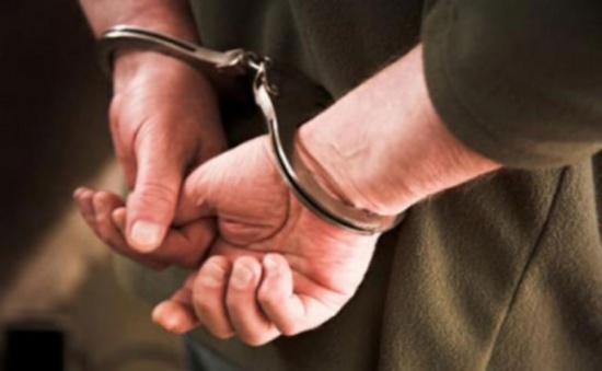 إربد : القبض على شخص يبيع " الخمور " في منزله إربد : القبض على شخص يبيع " الخمور " في منزله