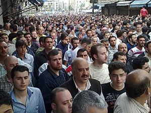 إطلاق النار على معتصمين في حمص.. والحكومة السورية تتحدث عن "تمرد مسلح"