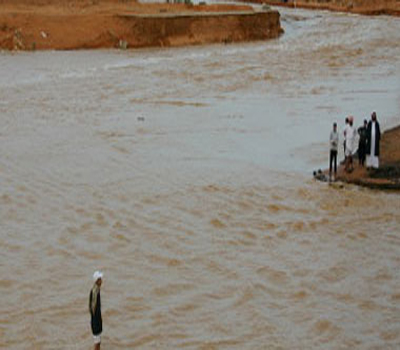 الأمطار الغزيرة فى اليمن تتسبب فى انهيار 50 منزلاً الأمطار الغزيرة فى اليمن تتسبب فى انهيار 50 منزلاً