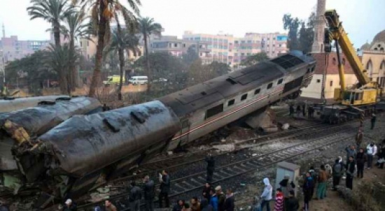 وقف حركة القطارات بين القاهرة وجنوب مصر بعد انقلاب 3 عربات وقف حركة القطارات بين القاهرة وجنوب مصر بعد انقلاب 3 عربات