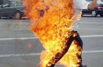 لاجئ يشعل النار في بنفسه خشية ترحيله من أستراليا لاجئ يشعل النار في بنفسه خشية ترحيله من أستراليا