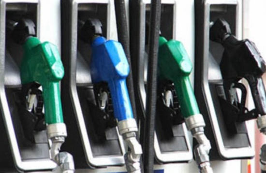 الحكومة : انخفاض اسعار المشتقات النفطية عالميا