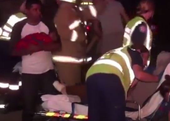 فيديو: أسترالية ترمي طفليها من النافذة لإنقاذهما من حريق فيديو: أسترالية ترمي طفليها من النافذة لإنقاذهما من حريق