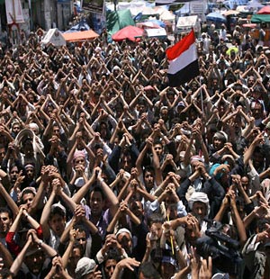 قتيلان ومئات الجرحى بيوم دام باليمن   