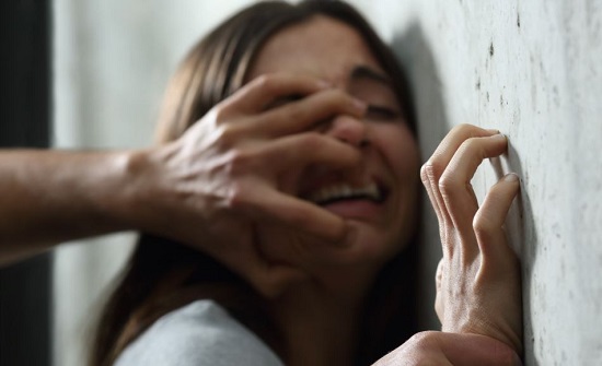 انتقاماً منها.. بريطاني حثَّ رجالاً عبر "فيسبوك" لاغتصاب طليقته! انتقاماً منها.. بريطاني حثَّ رجالاً عبر "فيسبوك" لاغتصاب طليقته!