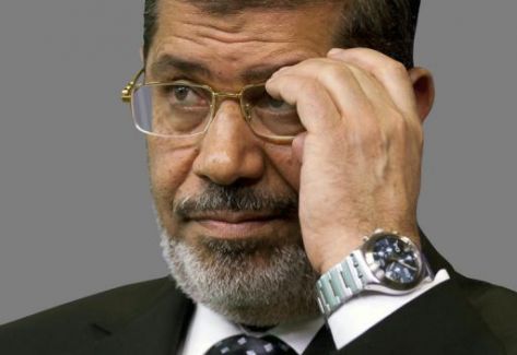 قاضي المحكمة: مرسي مدلل بسجنه والدليل صحن الفواكه قاضي المحكمة: مرسي مدلل بسجنه والدليل صحن الفواكه
