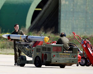 الأزمة الليبية تهدد وحدة الناتو 